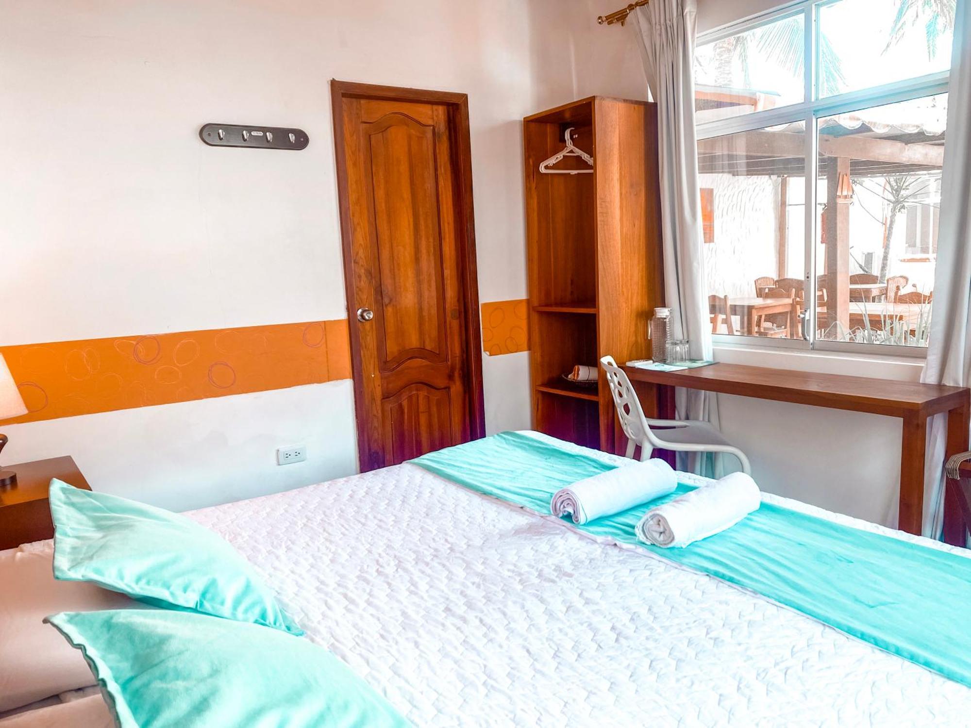 Hotel Coral Blanco With High Speed Internet Starlink And Galapagos Tour Operator プエルト・ビジャミル エクステリア 写真