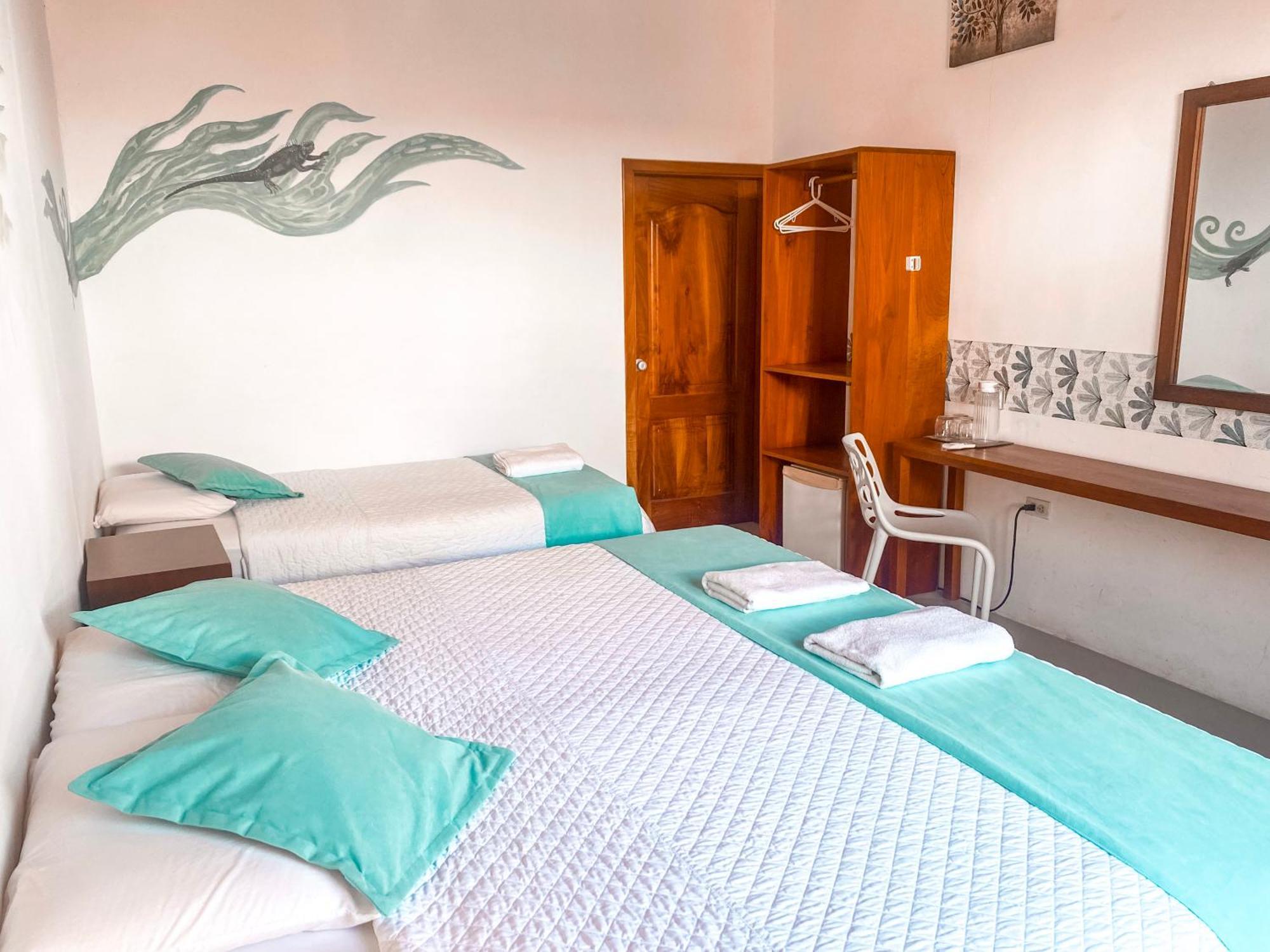 Hotel Coral Blanco With High Speed Internet Starlink And Galapagos Tour Operator プエルト・ビジャミル エクステリア 写真