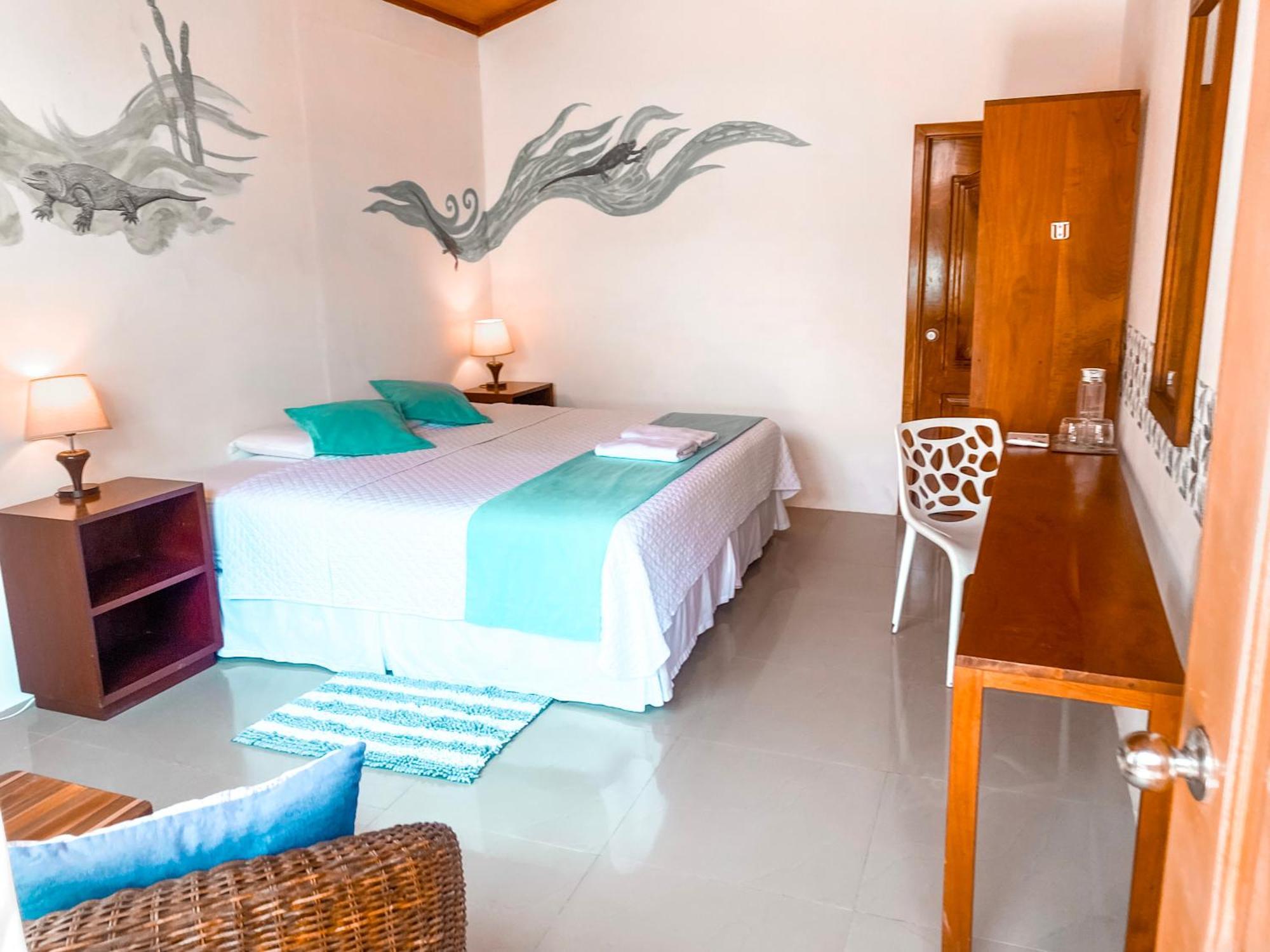 Hotel Coral Blanco With High Speed Internet Starlink And Galapagos Tour Operator プエルト・ビジャミル エクステリア 写真