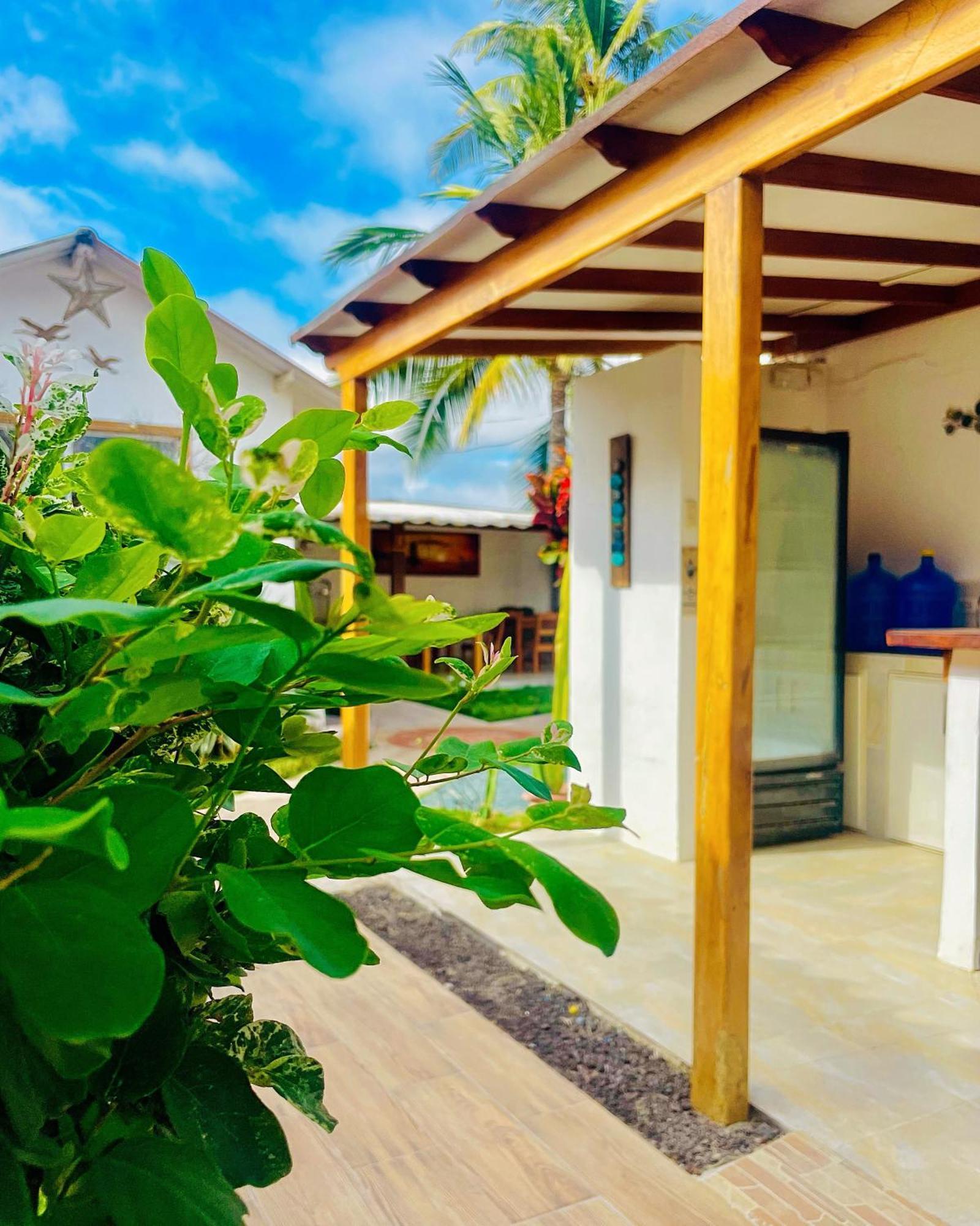 Hotel Coral Blanco With High Speed Internet Starlink And Galapagos Tour Operator プエルト・ビジャミル エクステリア 写真