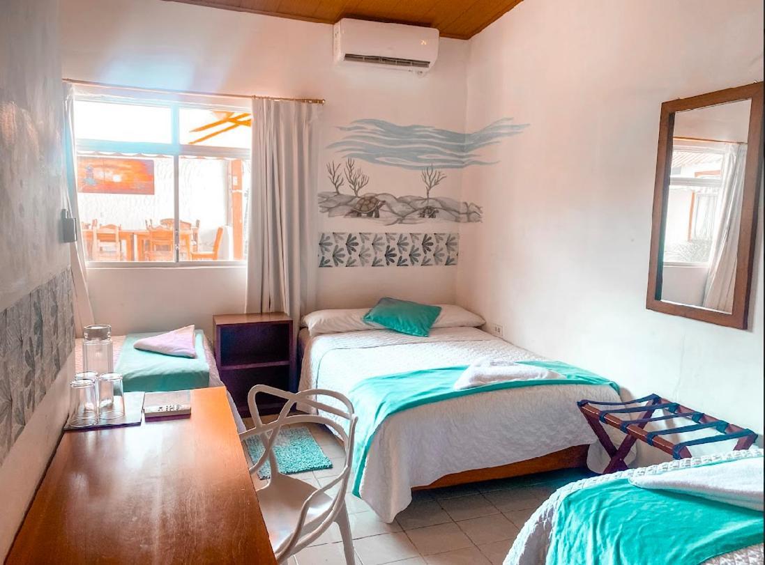 Hotel Coral Blanco With High Speed Internet Starlink And Galapagos Tour Operator プエルト・ビジャミル エクステリア 写真